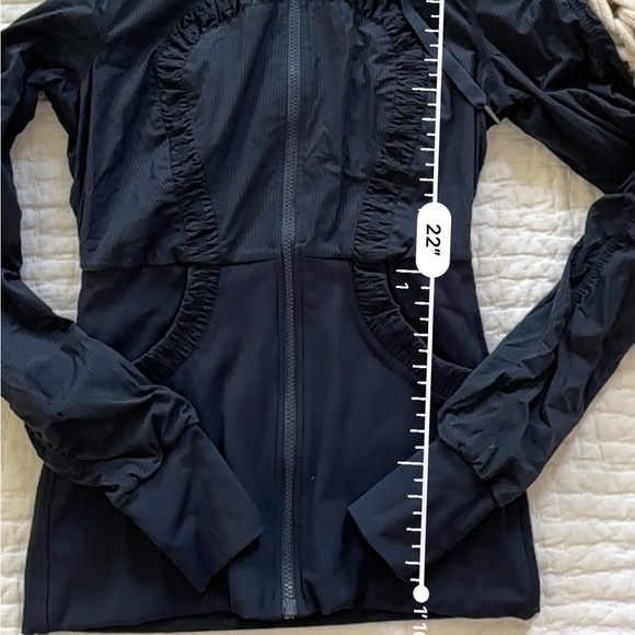 COPY - Women’s LULULEMON Navy Long-Sleeved Hooded Jacket Sz 8 WORN ONCE - Picture 3 of 14